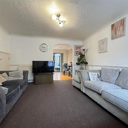 Clove, 3-4 Bed House With Garden, Free Parking, Sleeps 9 In Grays & Chafford Hundred Stifford מראה חיצוני תמונה