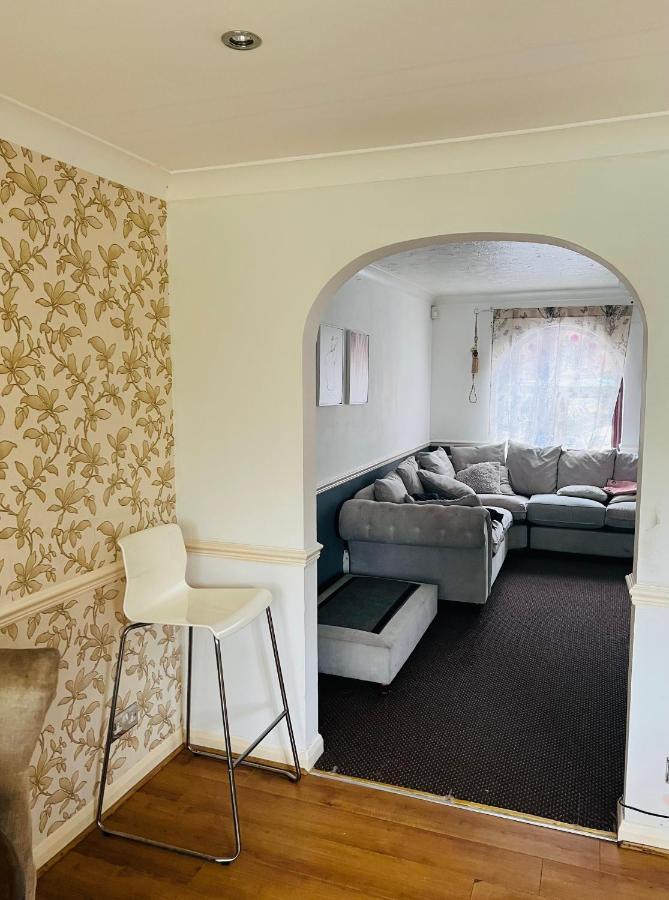 Clove, 3-4 Bed House With Garden, Free Parking, Sleeps 9 In Grays & Chafford Hundred Stifford מראה חיצוני תמונה