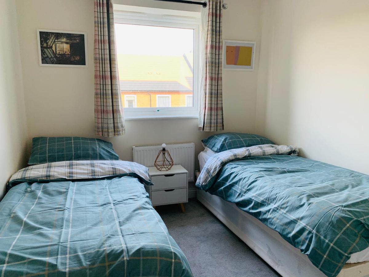 Clove, 3-4 Bed House With Garden, Free Parking, Sleeps 9 In Grays & Chafford Hundred Stifford מראה חיצוני תמונה