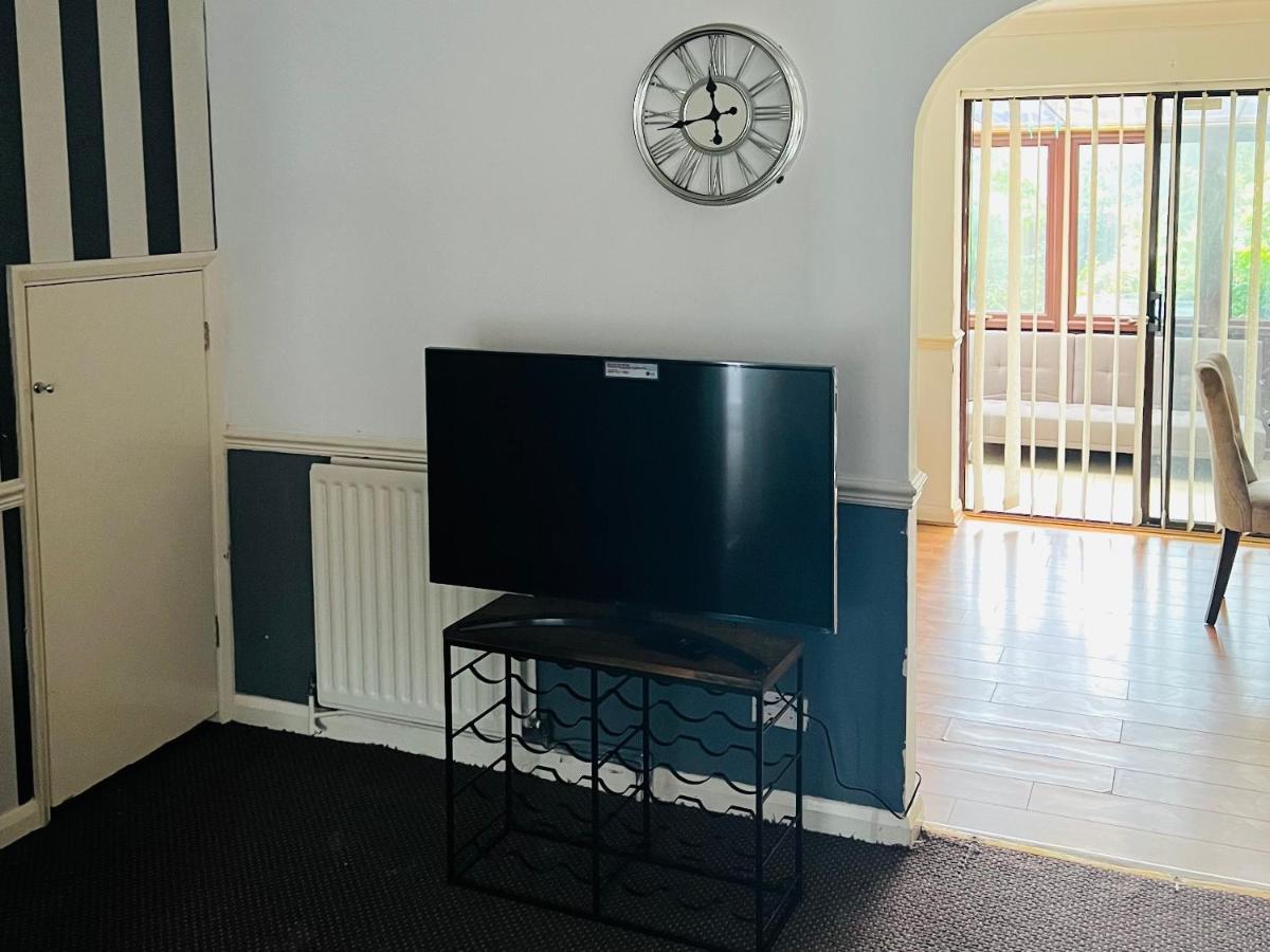 Clove, 3-4 Bed House With Garden, Free Parking, Sleeps 9 In Grays & Chafford Hundred Stifford מראה חיצוני תמונה