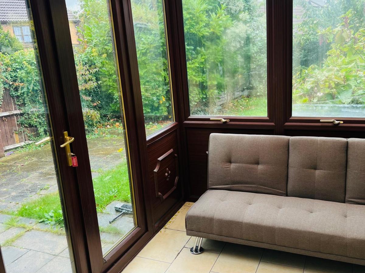 Clove, 3-4 Bed House With Garden, Free Parking, Sleeps 9 In Grays & Chafford Hundred Stifford מראה חיצוני תמונה