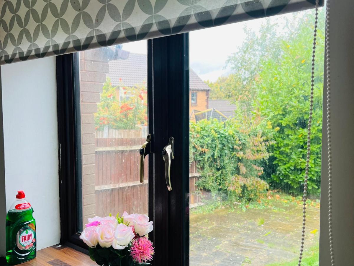 Clove, 3-4 Bed House With Garden, Free Parking, Sleeps 9 In Grays & Chafford Hundred Stifford מראה חיצוני תמונה