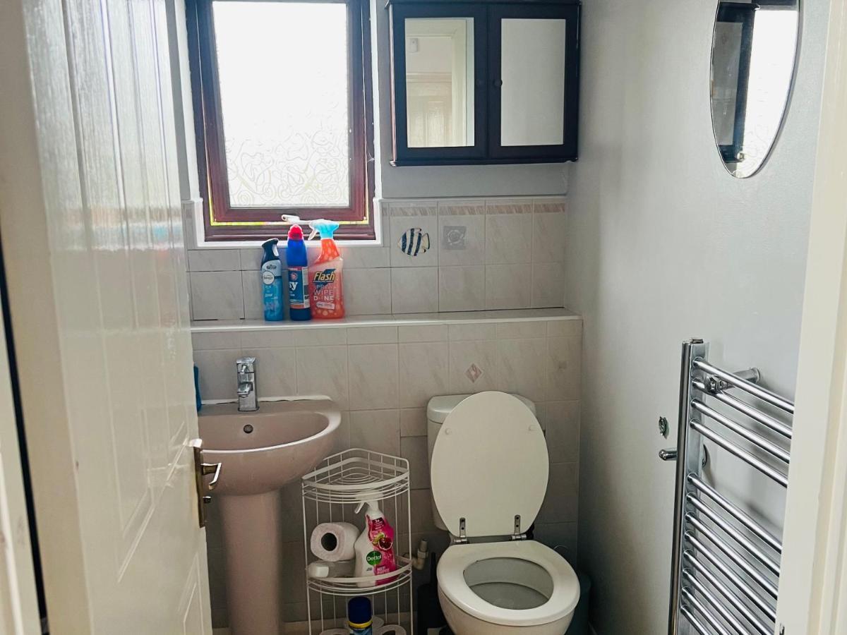 Clove, 3-4 Bed House With Garden, Free Parking, Sleeps 9 In Grays & Chafford Hundred Stifford מראה חיצוני תמונה