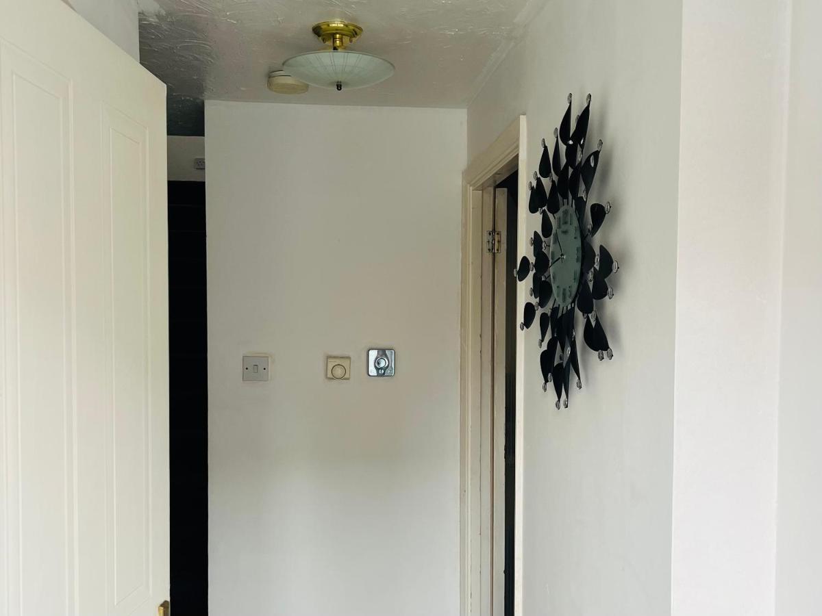 Clove, 3-4 Bed House With Garden, Free Parking, Sleeps 9 In Grays & Chafford Hundred Stifford מראה חיצוני תמונה