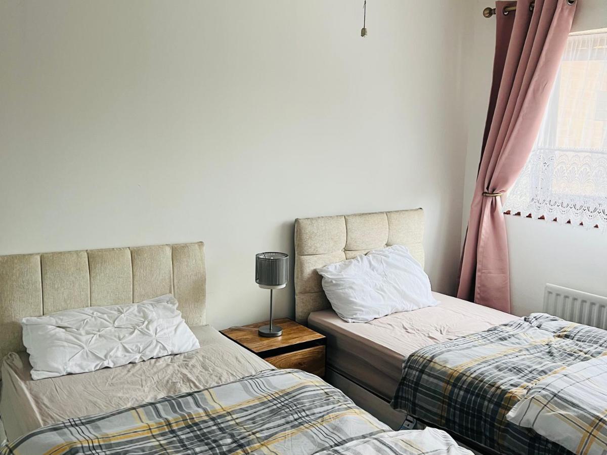 Clove, 3-4 Bed House With Garden, Free Parking, Sleeps 9 In Grays & Chafford Hundred Stifford מראה חיצוני תמונה
