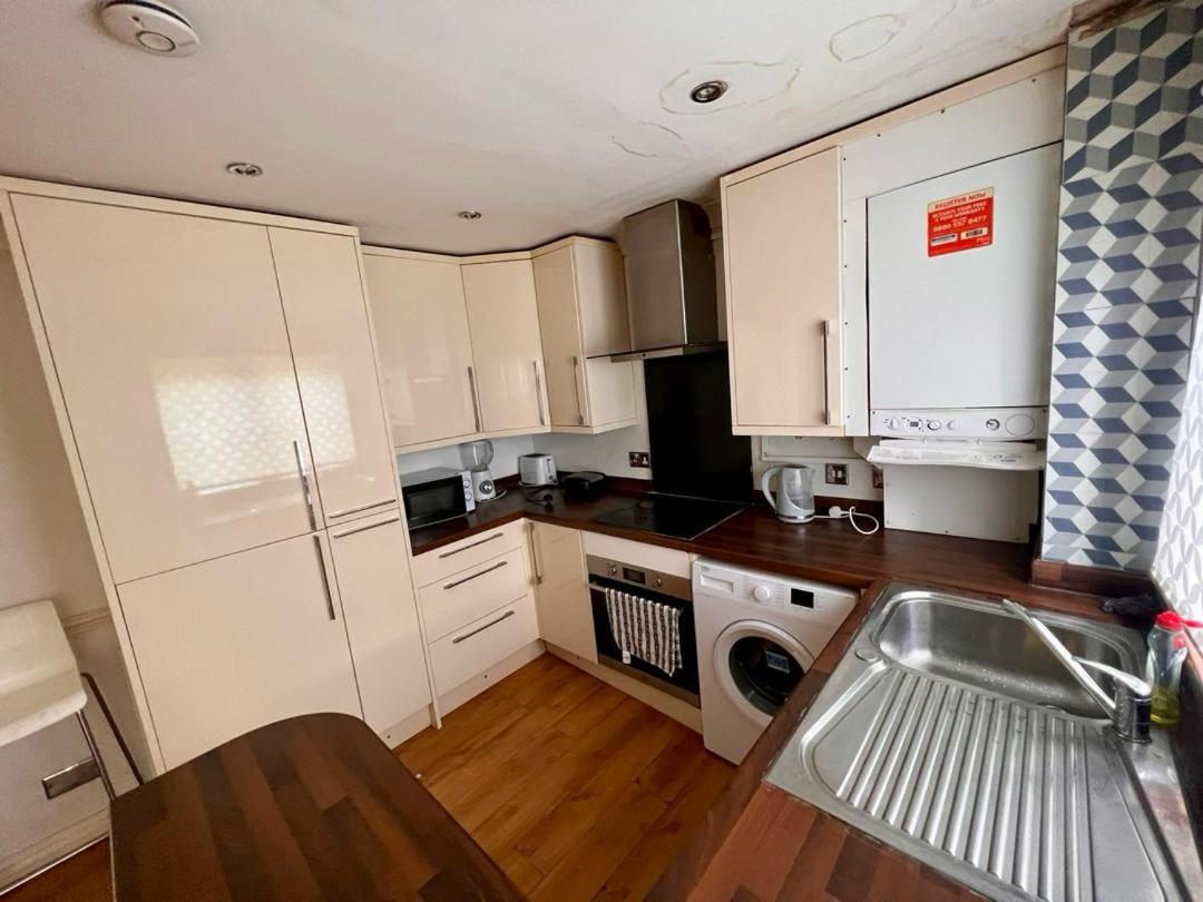 Clove, 3-4 Bed House With Garden, Free Parking, Sleeps 9 In Grays & Chafford Hundred Stifford מראה חיצוני תמונה