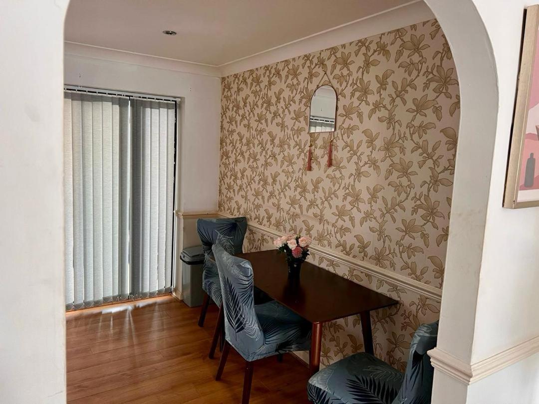 Clove, 3-4 Bed House With Garden, Free Parking, Sleeps 9 In Grays & Chafford Hundred Stifford מראה חיצוני תמונה