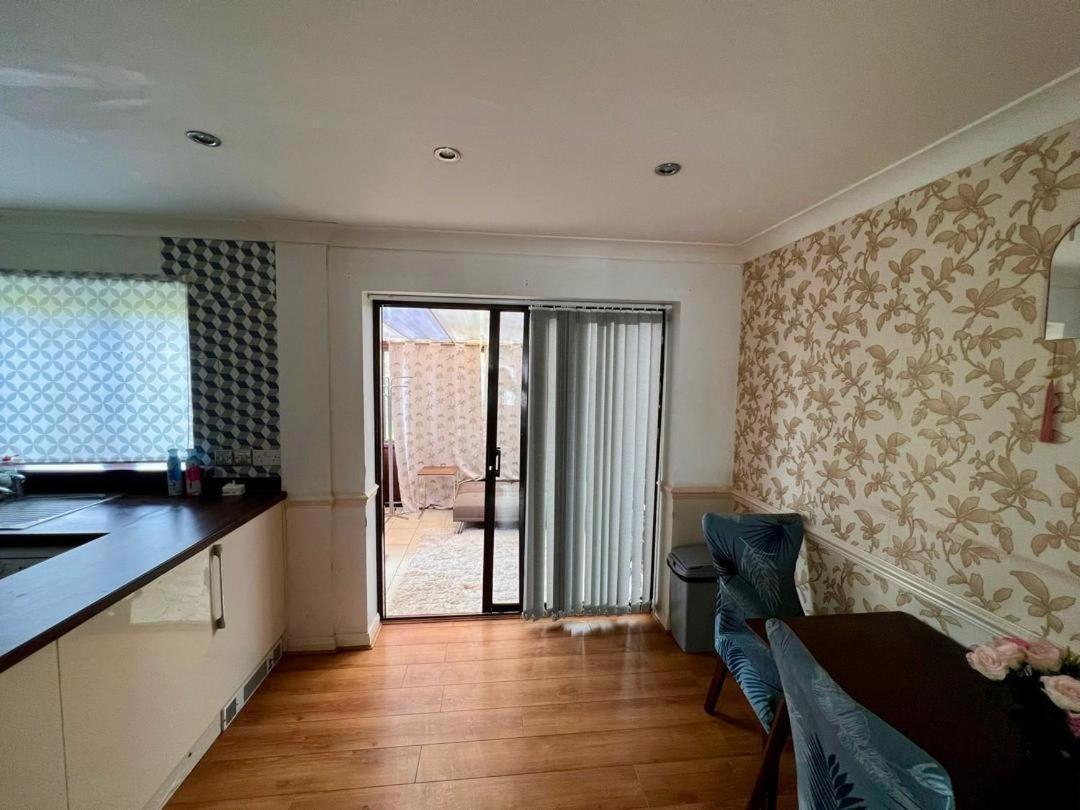 Clove, 3-4 Bed House With Garden, Free Parking, Sleeps 9 In Grays & Chafford Hundred Stifford מראה חיצוני תמונה