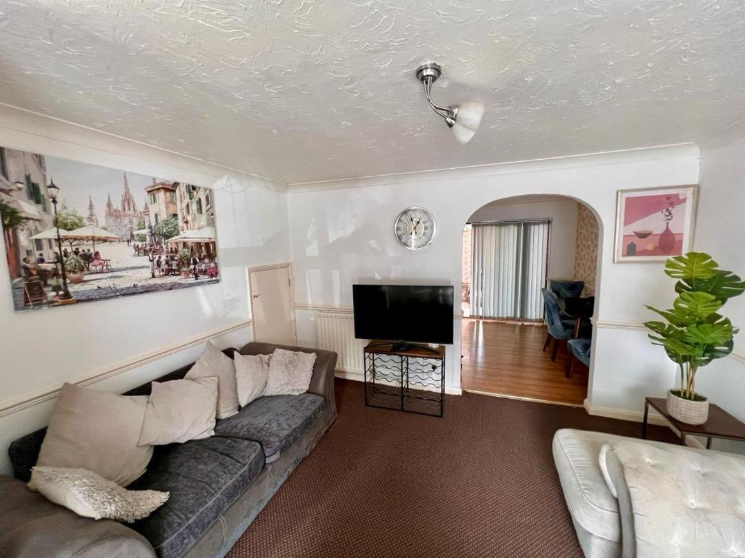 Clove, 3-4 Bed House With Garden, Free Parking, Sleeps 9 In Grays & Chafford Hundred Stifford מראה חיצוני תמונה