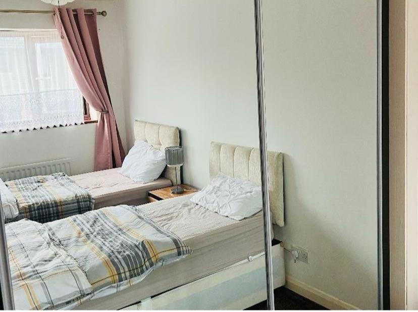 Clove, 3-4 Bed House With Garden, Free Parking, Sleeps 9 In Grays & Chafford Hundred Stifford מראה חיצוני תמונה