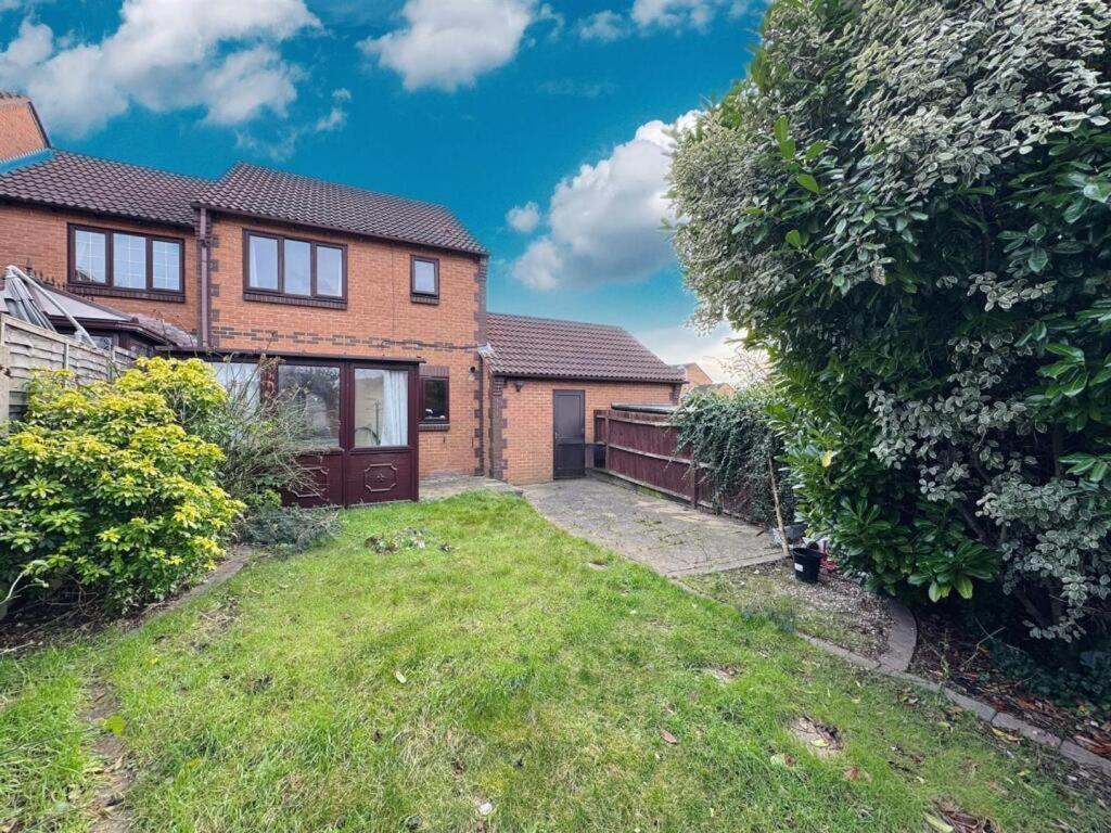 Clove, 3-4 Bed House With Garden, Free Parking, Sleeps 9 In Grays & Chafford Hundred Stifford מראה חיצוני תמונה
