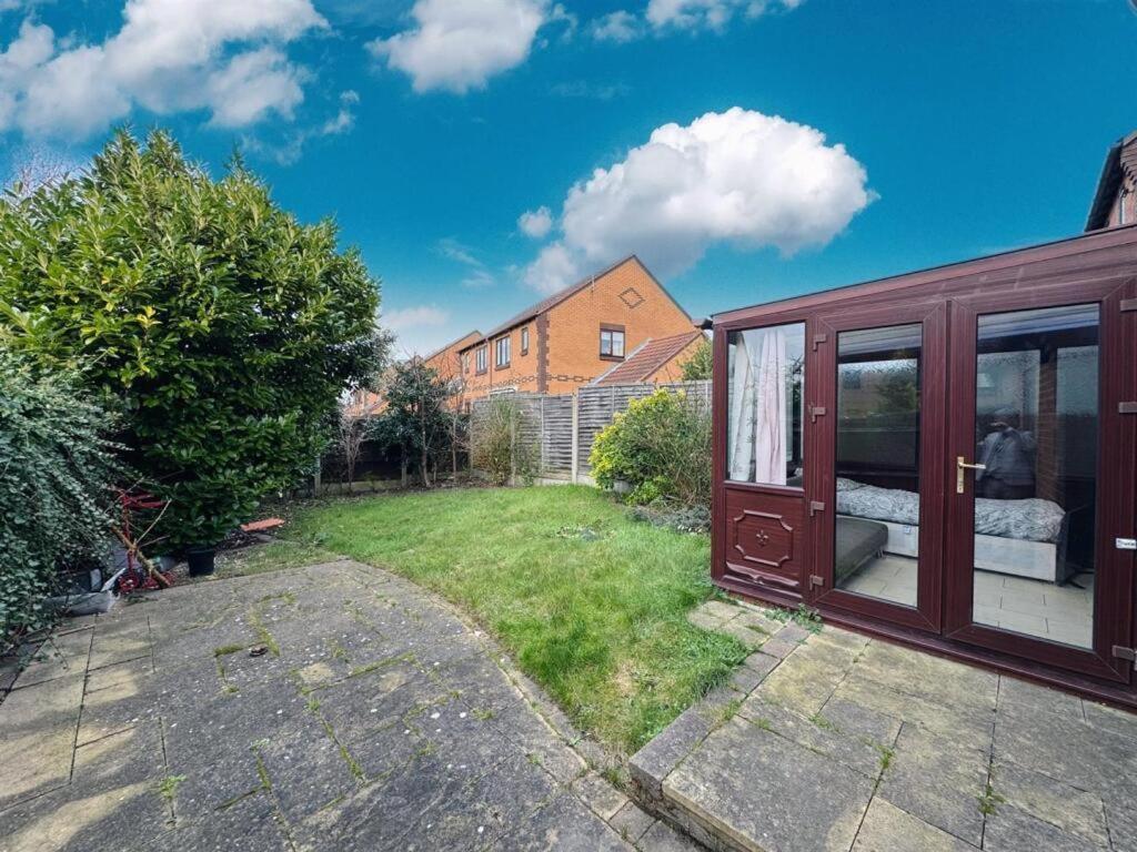 Clove, 3-4 Bed House With Garden, Free Parking, Sleeps 9 In Grays & Chafford Hundred Stifford מראה חיצוני תמונה