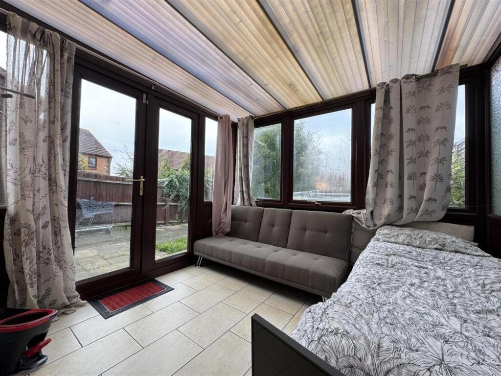 Clove, 3-4 Bed House With Garden, Free Parking, Sleeps 9 In Grays & Chafford Hundred Stifford מראה חיצוני תמונה