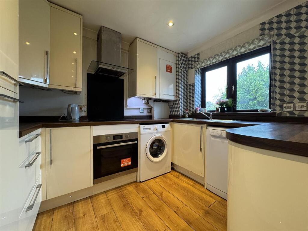 Clove, 3-4 Bed House With Garden, Free Parking, Sleeps 9 In Grays & Chafford Hundred Stifford מראה חיצוני תמונה