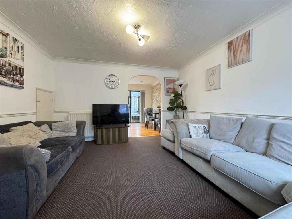 Clove, 3-4 Bed House With Garden, Free Parking, Sleeps 9 In Grays & Chafford Hundred Stifford מראה חיצוני תמונה