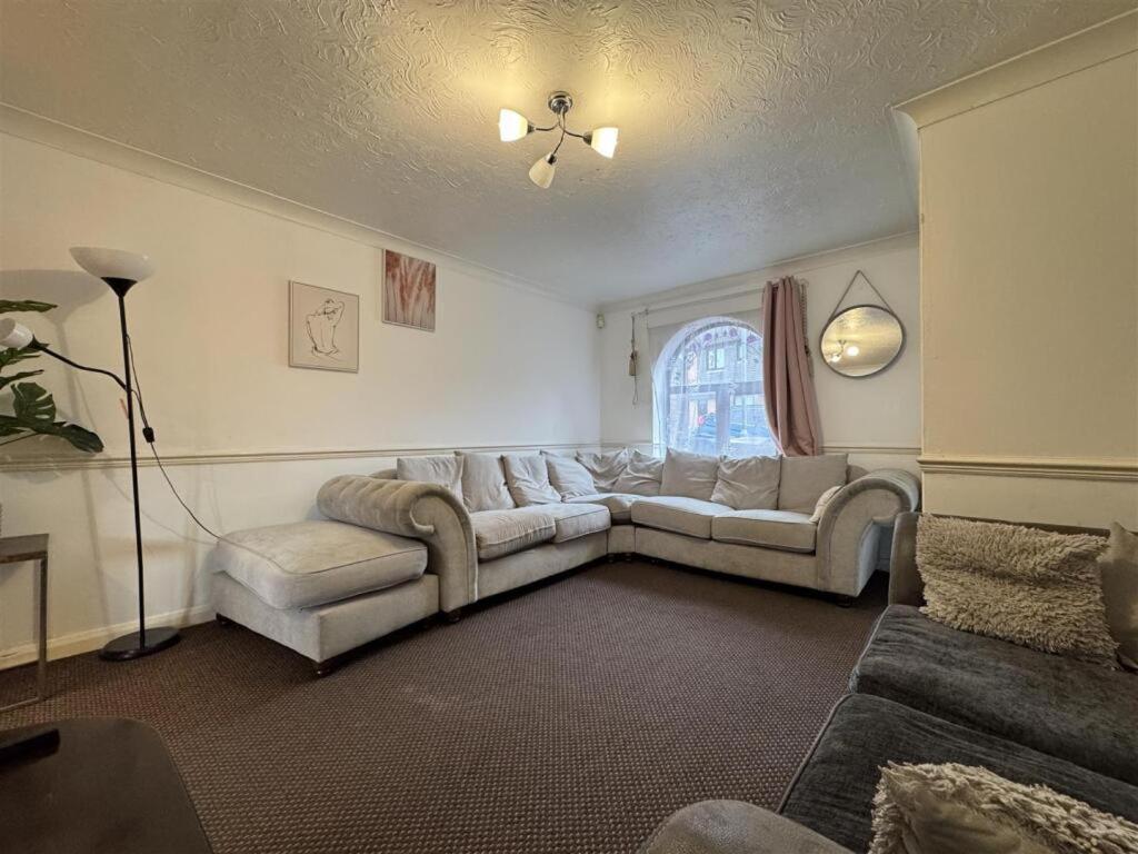 Clove, 3-4 Bed House With Garden, Free Parking, Sleeps 9 In Grays & Chafford Hundred Stifford מראה חיצוני תמונה