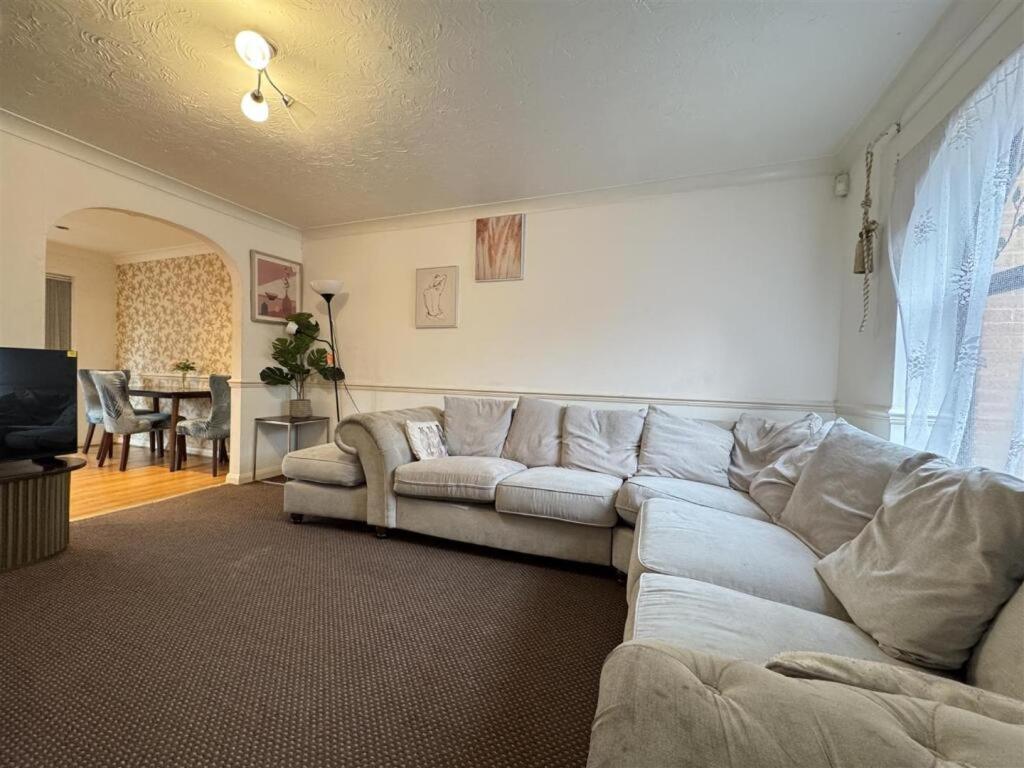 Clove, 3-4 Bed House With Garden, Free Parking, Sleeps 9 In Grays & Chafford Hundred Stifford מראה חיצוני תמונה