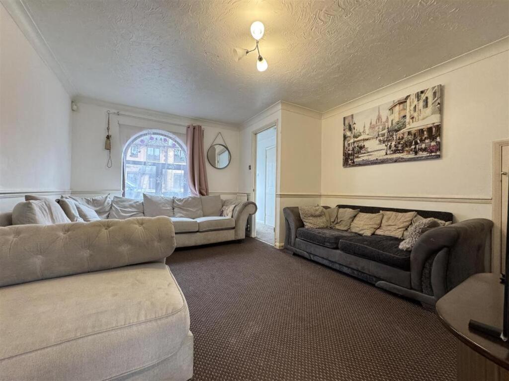 Clove, 3-4 Bed House With Garden, Free Parking, Sleeps 9 In Grays & Chafford Hundred Stifford מראה חיצוני תמונה