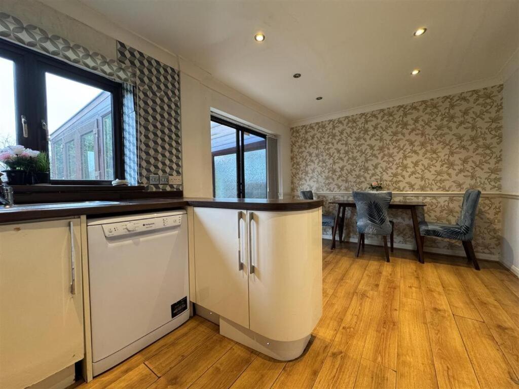 Clove, 3-4 Bed House With Garden, Free Parking, Sleeps 9 In Grays & Chafford Hundred Stifford מראה חיצוני תמונה